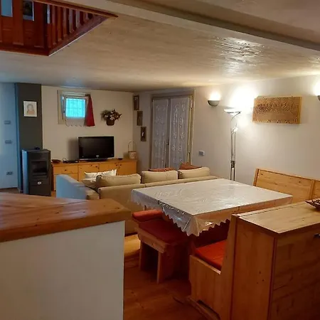 Graziosa E Confortevole Baita Di Montagna
